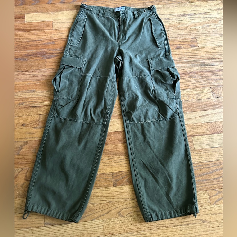 Aritzia TNA Army Green Cargo Pants size 10